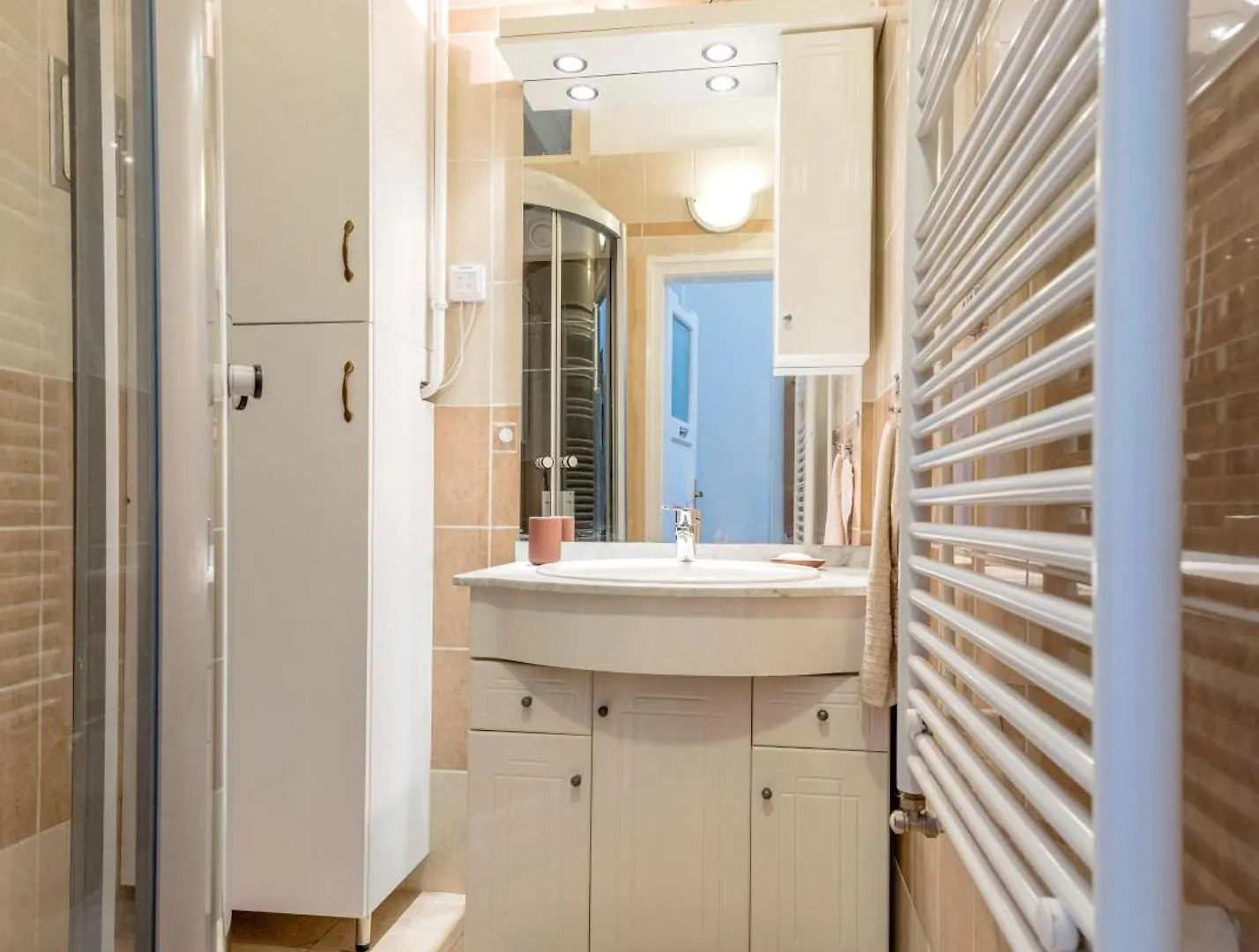 Vintagebuild2Bdr2Bthr Apartment Budapest